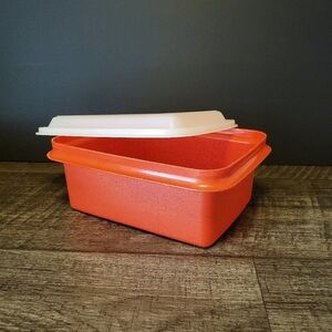 Vintage Tupperware Freeze-N-Save Ice Cream Keeper #1254 White with Lid.